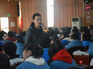 高考指津，托举梦想——2019年长沙市地理公益大课堂在学校隆重举行