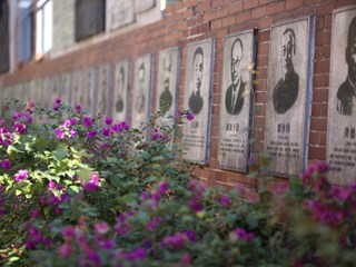 明德｜名校，需要学术厚度