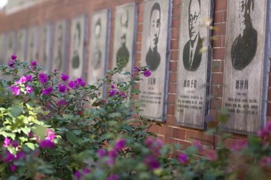 明德｜名校，需要学术厚度