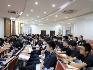 环境?；さ雷枨页ぃ硎导性蚪羭我校举行“垃圾分类”知识培训与表彰活动