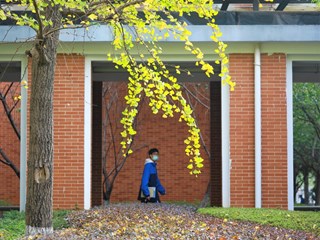 明德校园“晚秋”美景，如约而至！