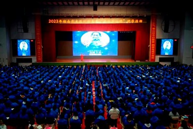 湖南党史陈列馆2023年首场“开学第一课”走进明德中学