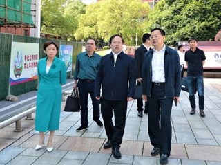 长沙市人民政府副市长肖正波到明德中学调研指导工作
