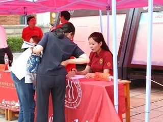 高?；慵鞯?，助力学子圆梦 | 我校举行“2023年高考志愿填报指导会暨高校招生咨询会”