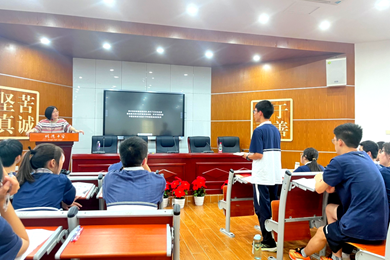 没有标准答案的课堂：看明德校长如何启发学生思辨“中国式现代化”